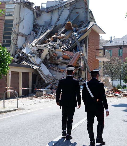 تخریب خانه ها در زلزله شدید در شهر مودنا در شمال ایتالیا