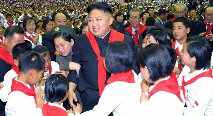 ابراز احساسات به رهبر کره شمالی در یک کنسرت در پیونگ یانگ. (KNS)