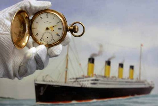 یک ساعت جیبی طلایی از جمله معدود وسایل بازمانده از کشتی غرق شده تایتانیک