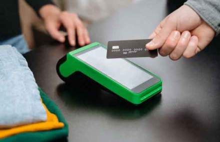 گوشی موبایل جای کارت بانکی را می‌گیرد